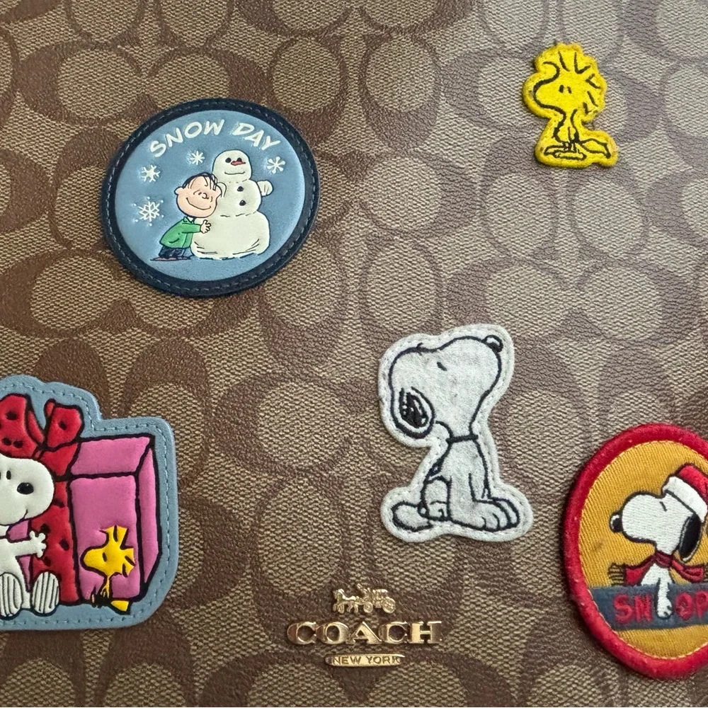 Coach X Peanuts Snoopy Elle File Signature Crossbody Bag with Character patches - Picture 7 of 16